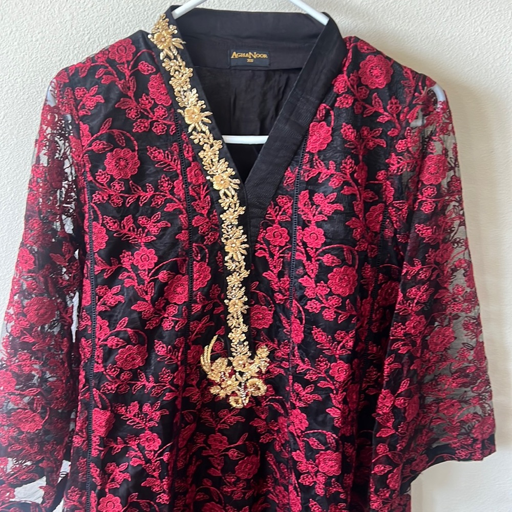 Agha Noor new small/medium loose for XC new lace lined neck gold work